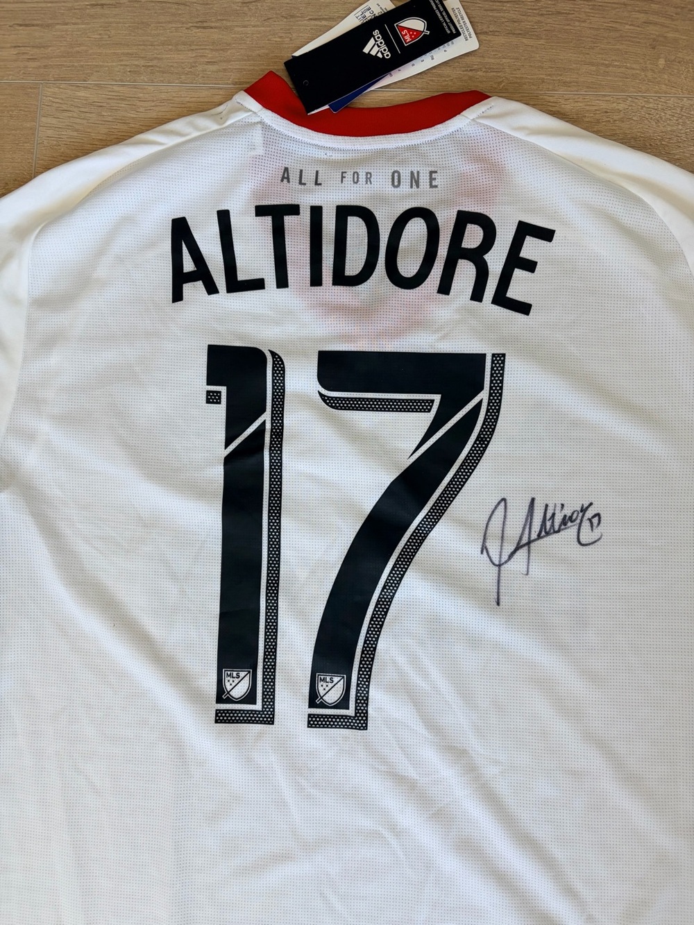 NWT Adidas Toronto FC Jozy Altidore #17 Signed Autograph Jersey XL MLS ClimaCool - Picture 4 of 10